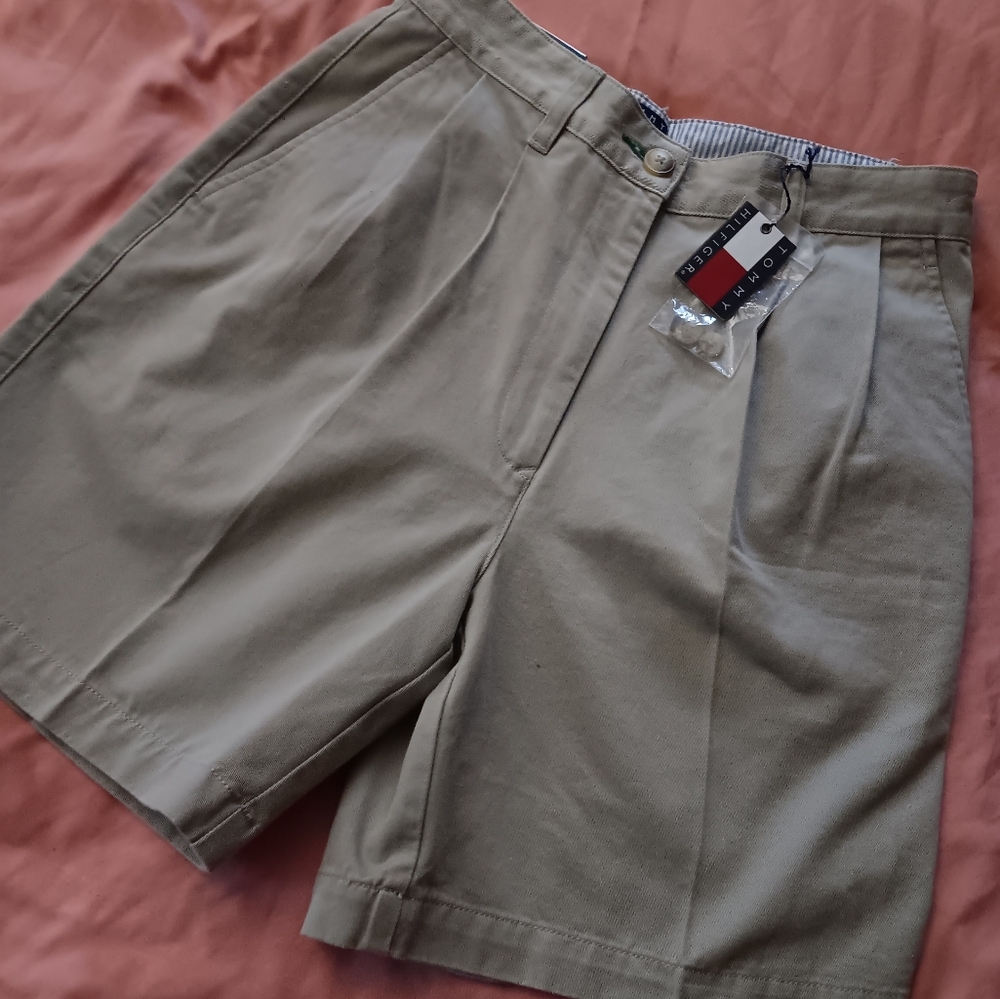 Tommy Hilfiger NWT Women's Classic Khaki Shorts 8